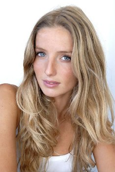 kinopoisk.ru-Annabelle-Wallis-1797652.jpg