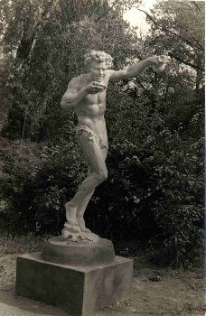 Скульптура Бахуса в парке им. Талалихина. 1960-е гг.