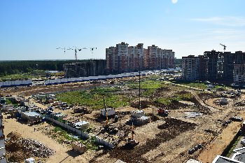 21.08.2015. Вид с крыши на застройку нашего ЖК. Место для домов третьей очереди и паркинга,который будет перед защитным экраном Объездного шоссе.